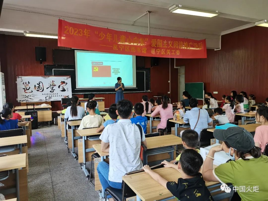 鱼峰区图书馆新领导团队引领下的变革与发展