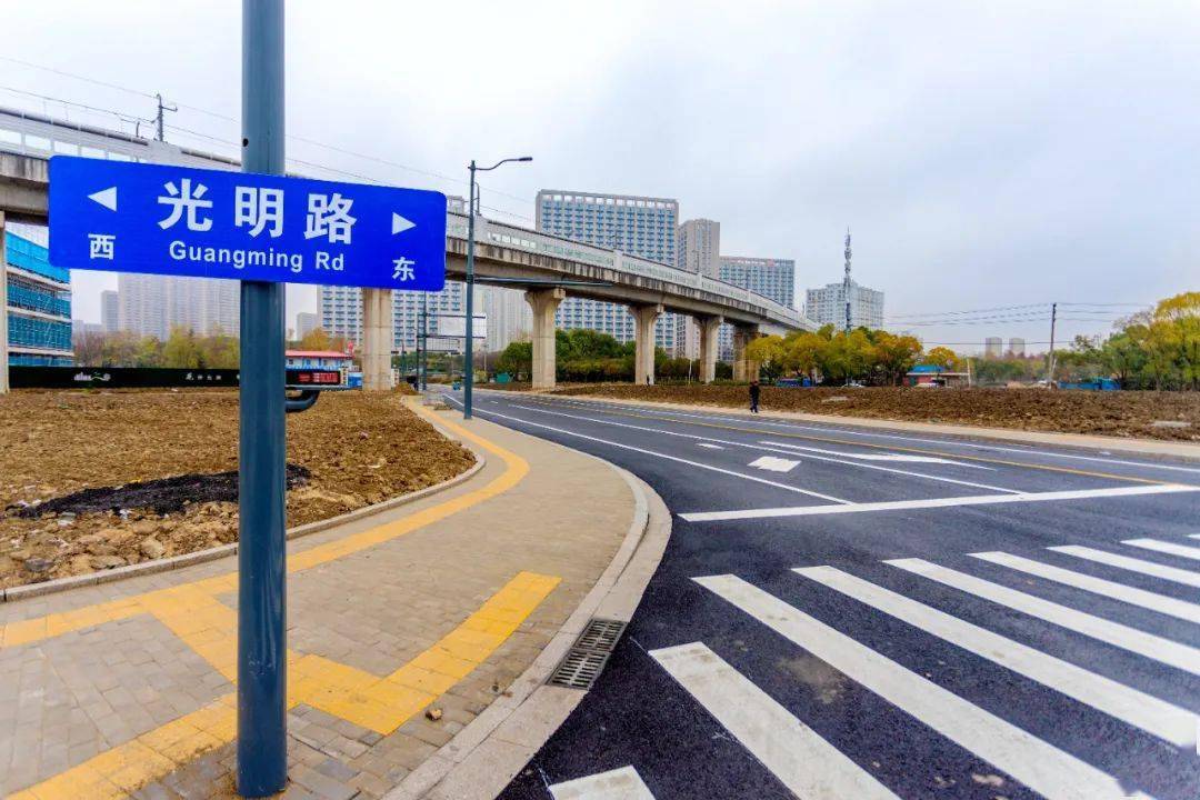 光明路迈向智能化、绿色化的未来之路交通新闻报导